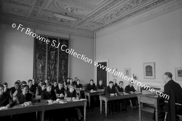 FOR JESUIT DIRECTORY 1955: FR.O'SULLIVAN GIVING CONFERENCE TO NOVS